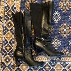 Knee-high pointed toe boots